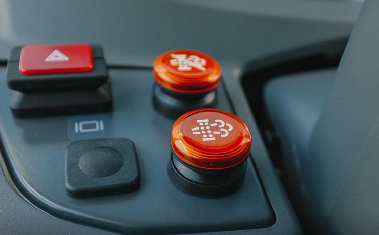 TG6687, Traktor Iseki TG 6687 AHLK