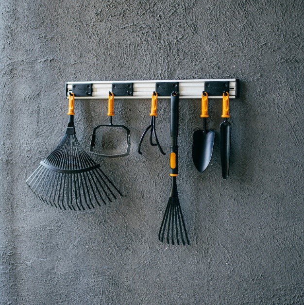 Uchwyt na narzędzia wieszak ścienny 4 podwójne haki OneClick, Fiskars 1082705