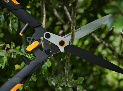 Nożyce do żywopłotu i gałęzi ogrodowe ręczne DualAction HSX96 Fiskars 1080134